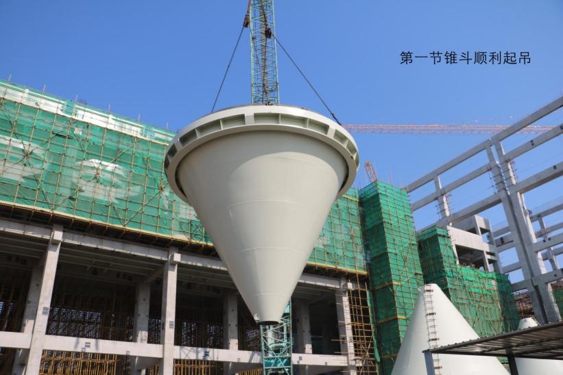 永州電廠項目#1機組鋼煤斗吊裝作業順利完成