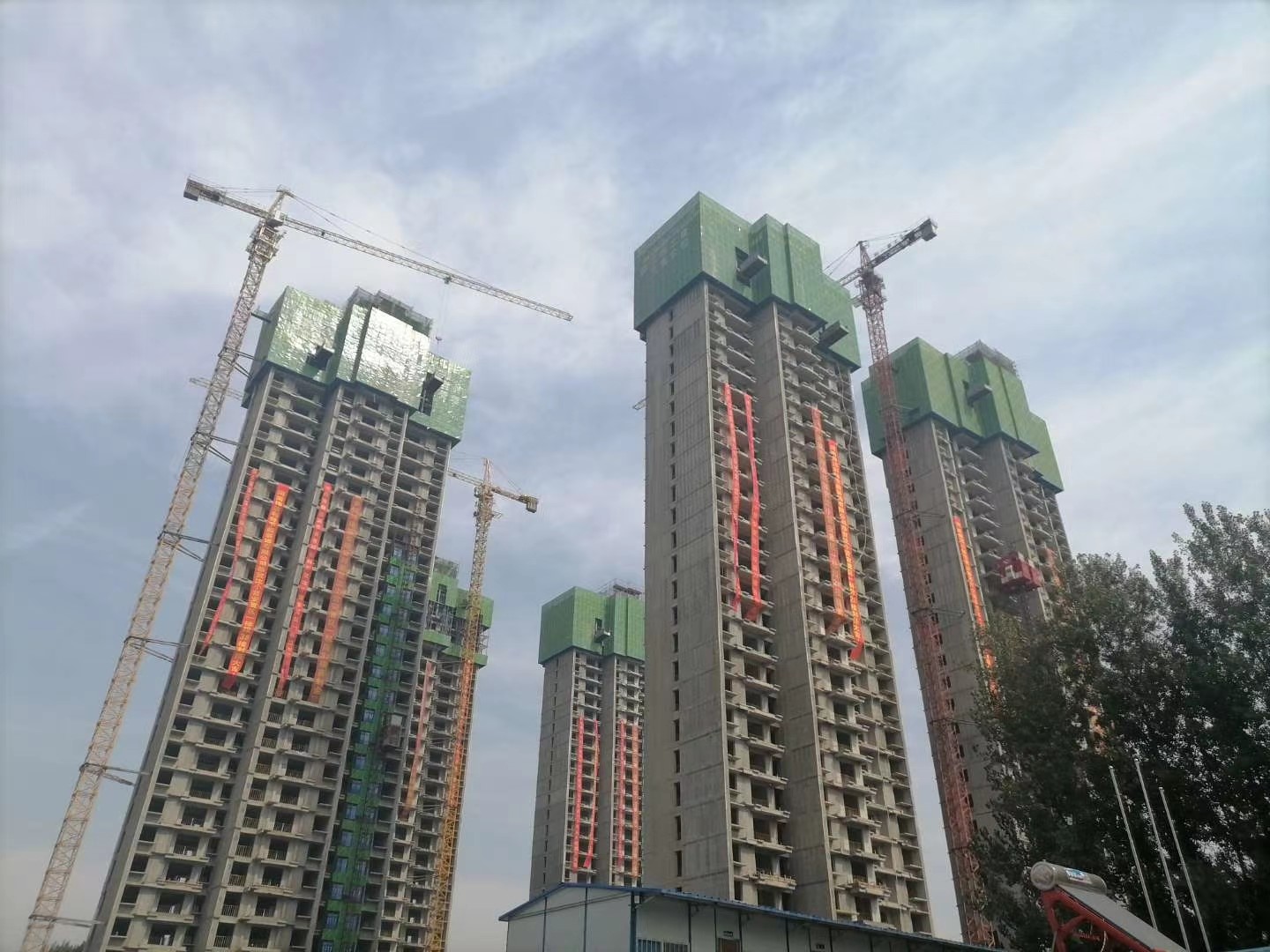 沈小營安置區施工工程（一標段）順利通過新鄉市建筑工程質量標準化示范工地（結構階段）驗收 