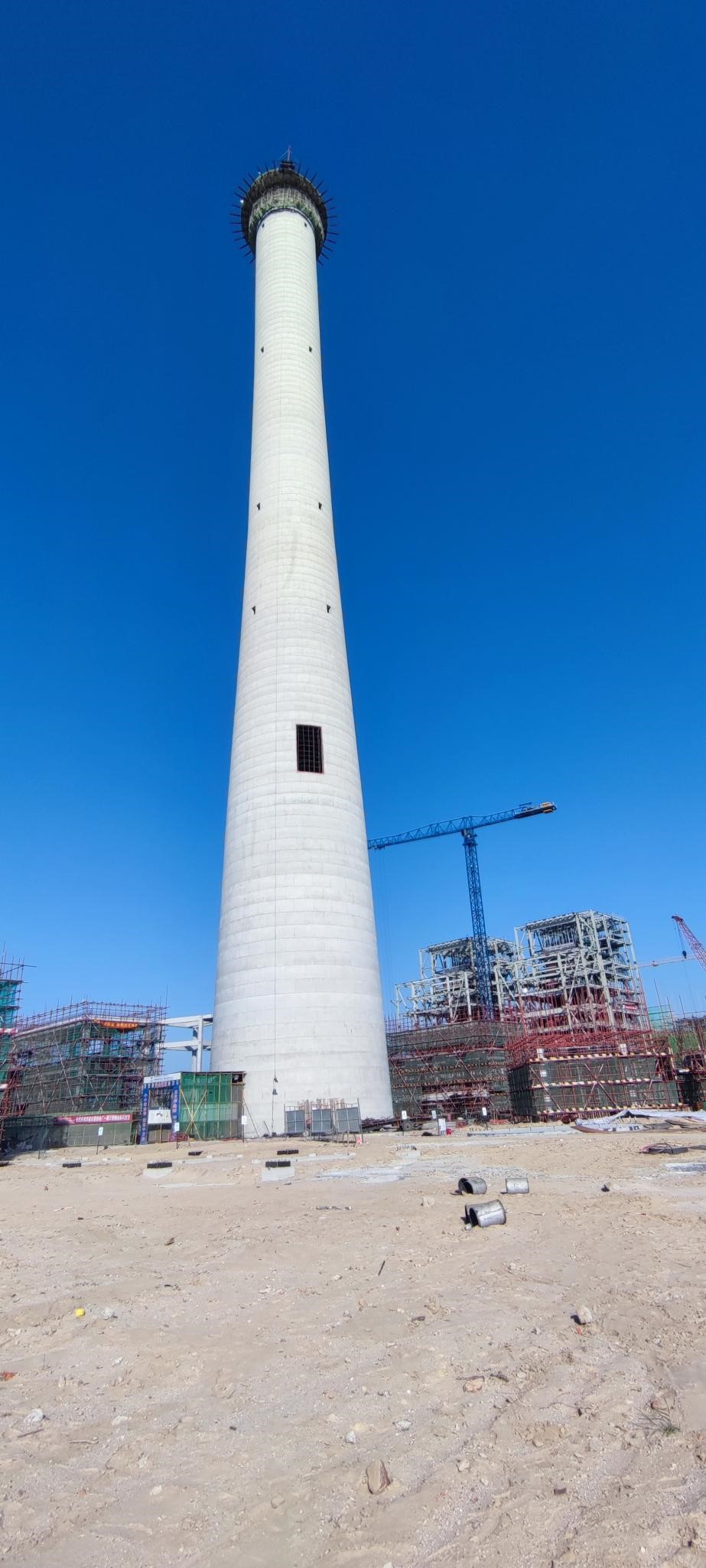 華能古雷熱電廠一期工程（北廠區）煙囪外筒主體結構順利封頂 